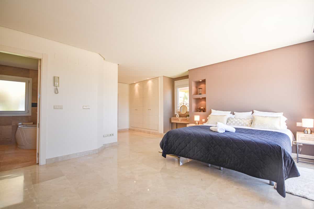 Condominium in Marbella, Andalucía 12199234