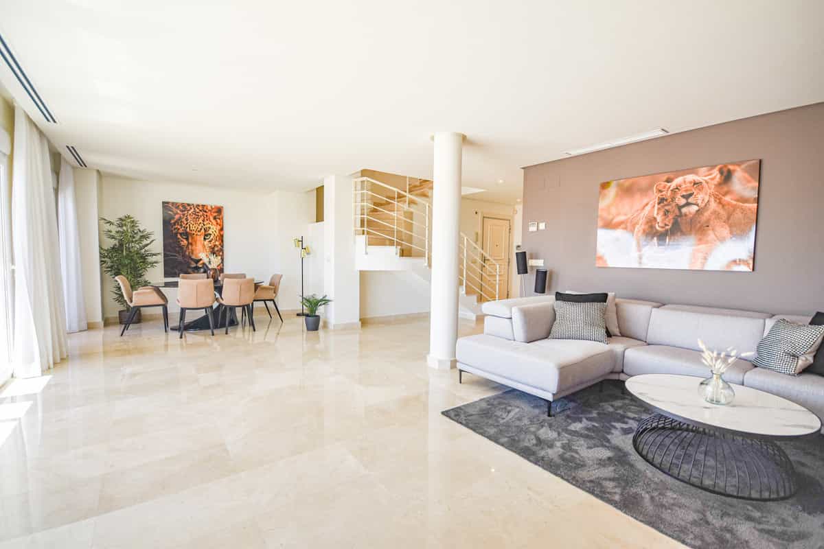 Condominium in Marbella, Andalusia 12199234