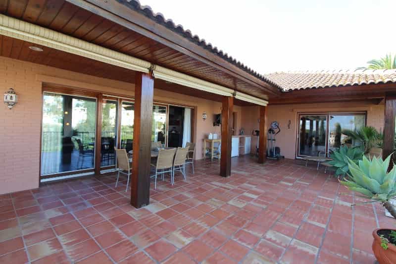 жилой дом в Mijas, Andalucía 12199866