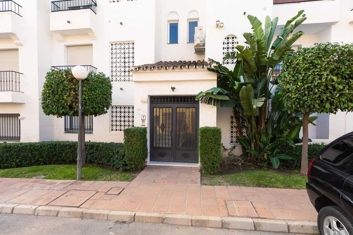 Condominium in Estepona, Andalusia 12200117