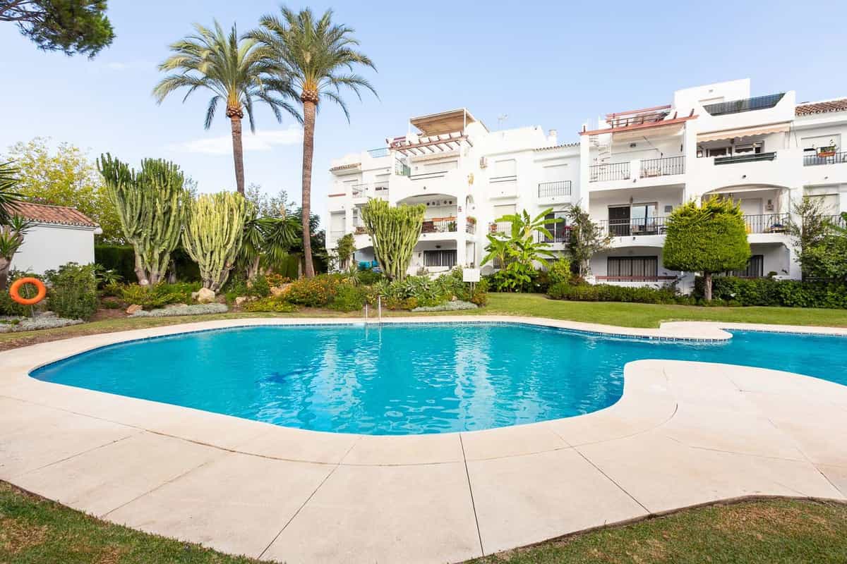 Condominium in Estepona, Andalusia 12200117
