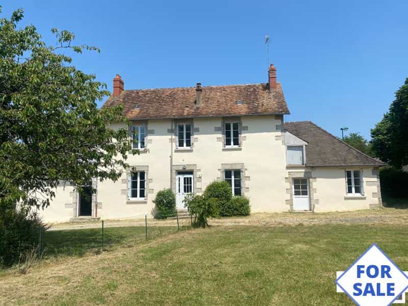 House in Louzes, Pays de la Loire 12200127