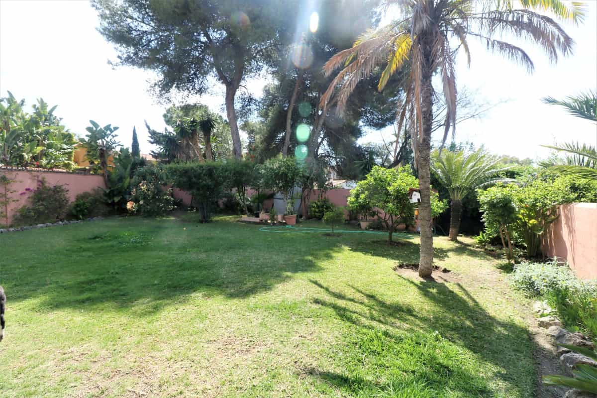 House in Estepona, Andalusia 12200143