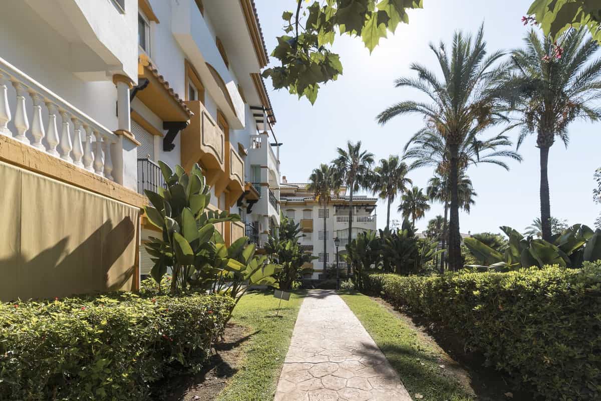 Condominium in Marbella, Andalucía 12200173