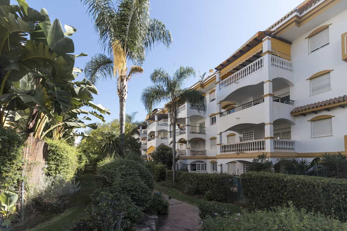 Квартира в Marbella, Andalucía 12200173