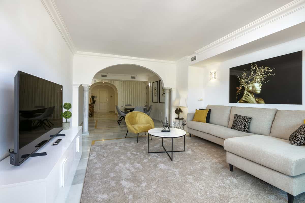 Condominium in Marbella, Andalusia 12200175
