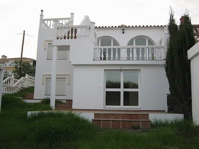 House in Fuengirola, Andalusia 12200229