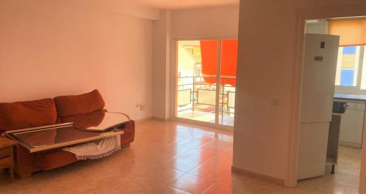 Condominium in Fuengirola, Andalusia 12200327