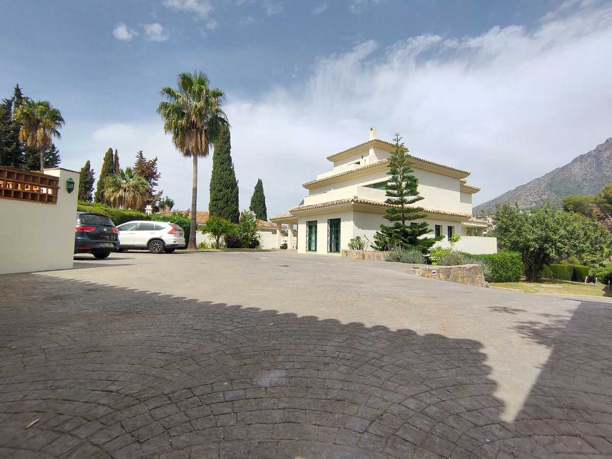 بيت في Marbella, Andalusia 12200342