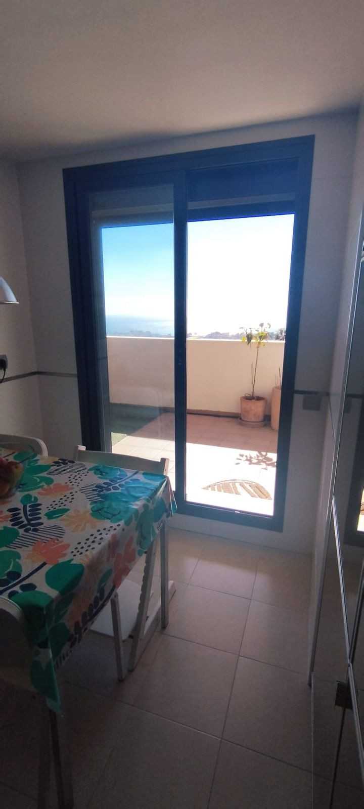 公寓 在 Benalmádena, Andalusia 12200356