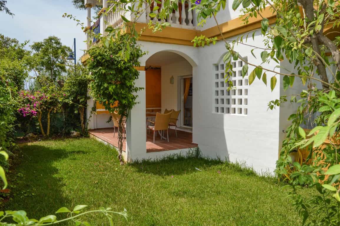 Condominium in Marbella, Andalusia 12200357