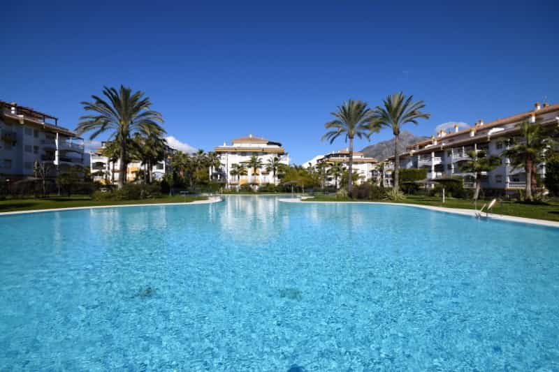 Condominium dans Marbella, Andalousie 12200357
