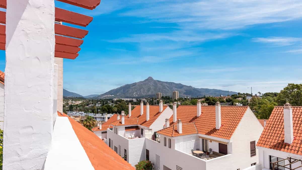 Condominium in Marbella, Andalucía 12200380