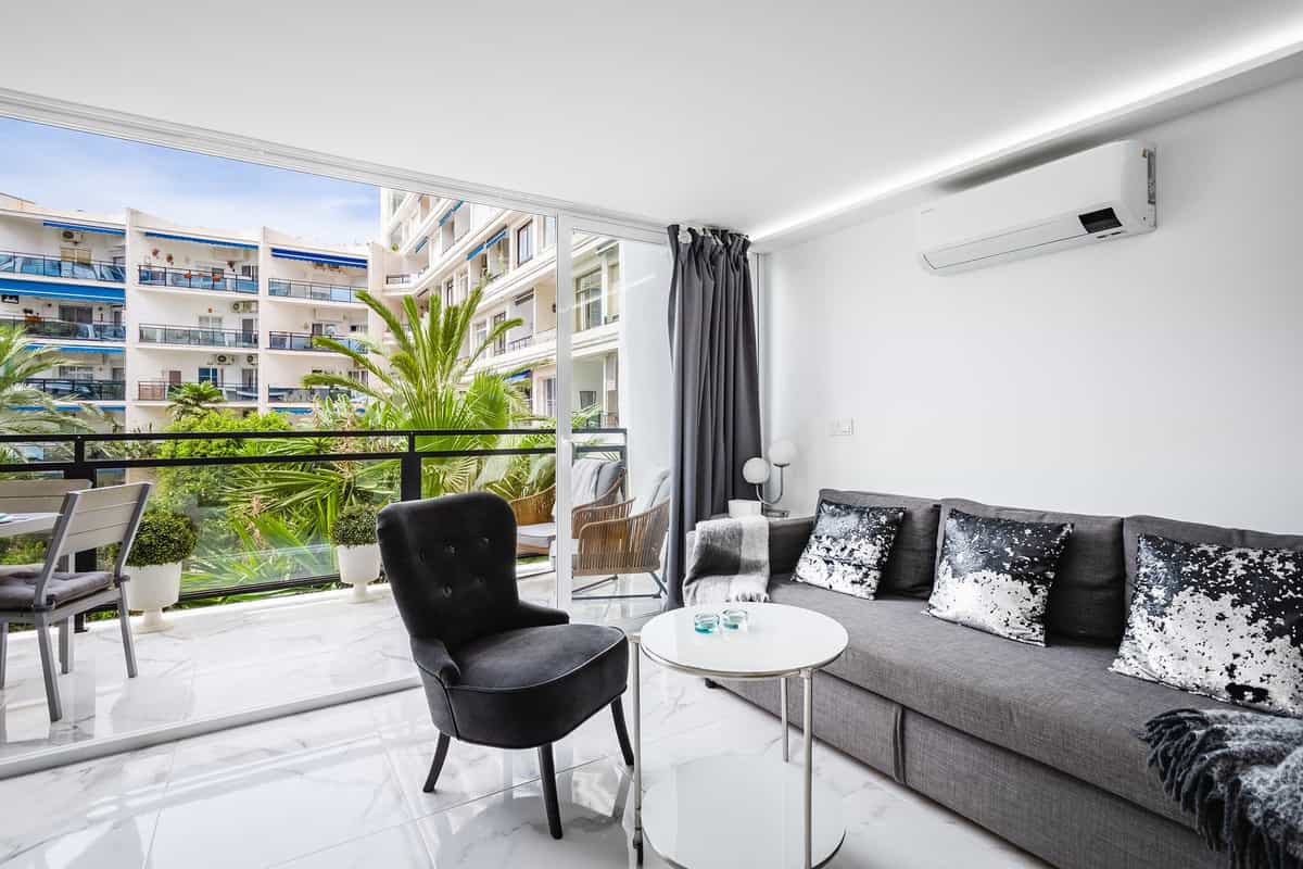 Condominium in Marbella, Andalusia 12200387