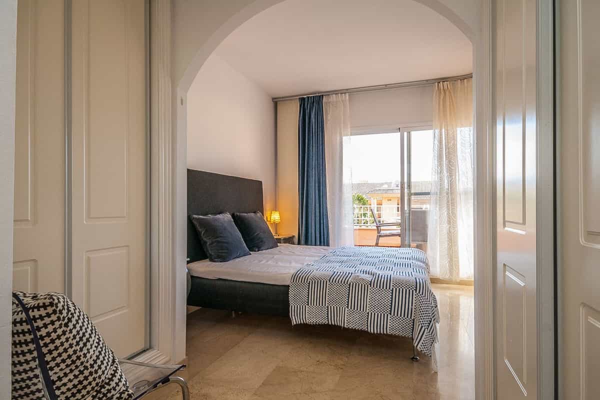 Condominium in Marbella, Andalucía 12200392