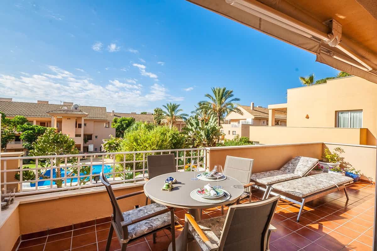 Condominium in Marbella, Andalusië 12200392