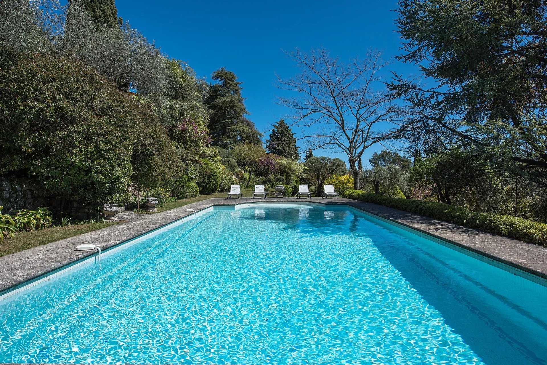 Hus i Chateauneuf-Grasse, Provence-Alpes-Cote d'Azur 12200500