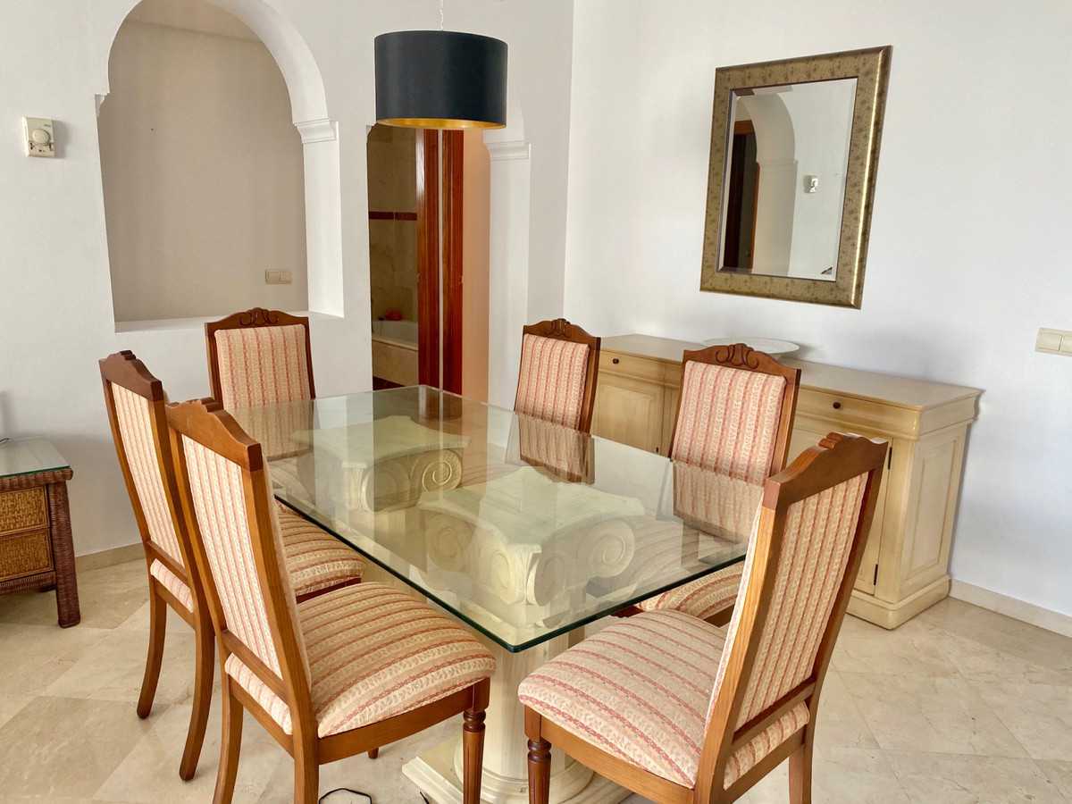 公寓 在 Estepona, Andalucía 12200607