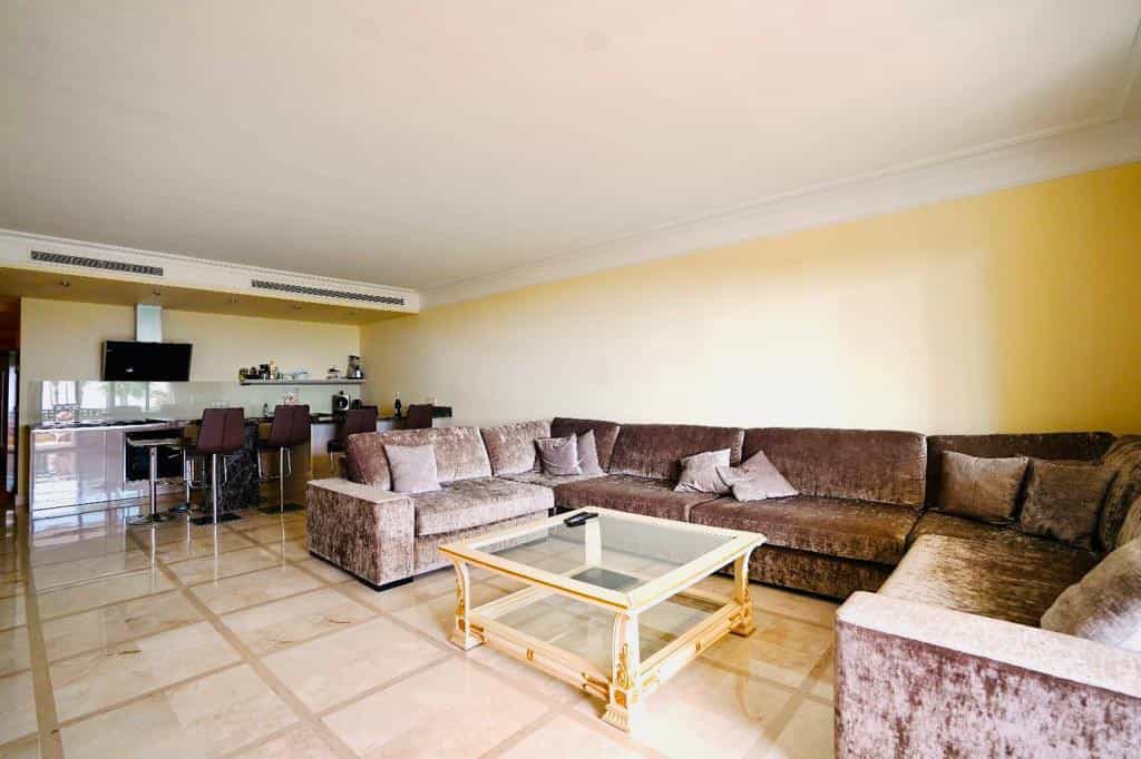 Condominium in Estepona, Andalusia 12200616