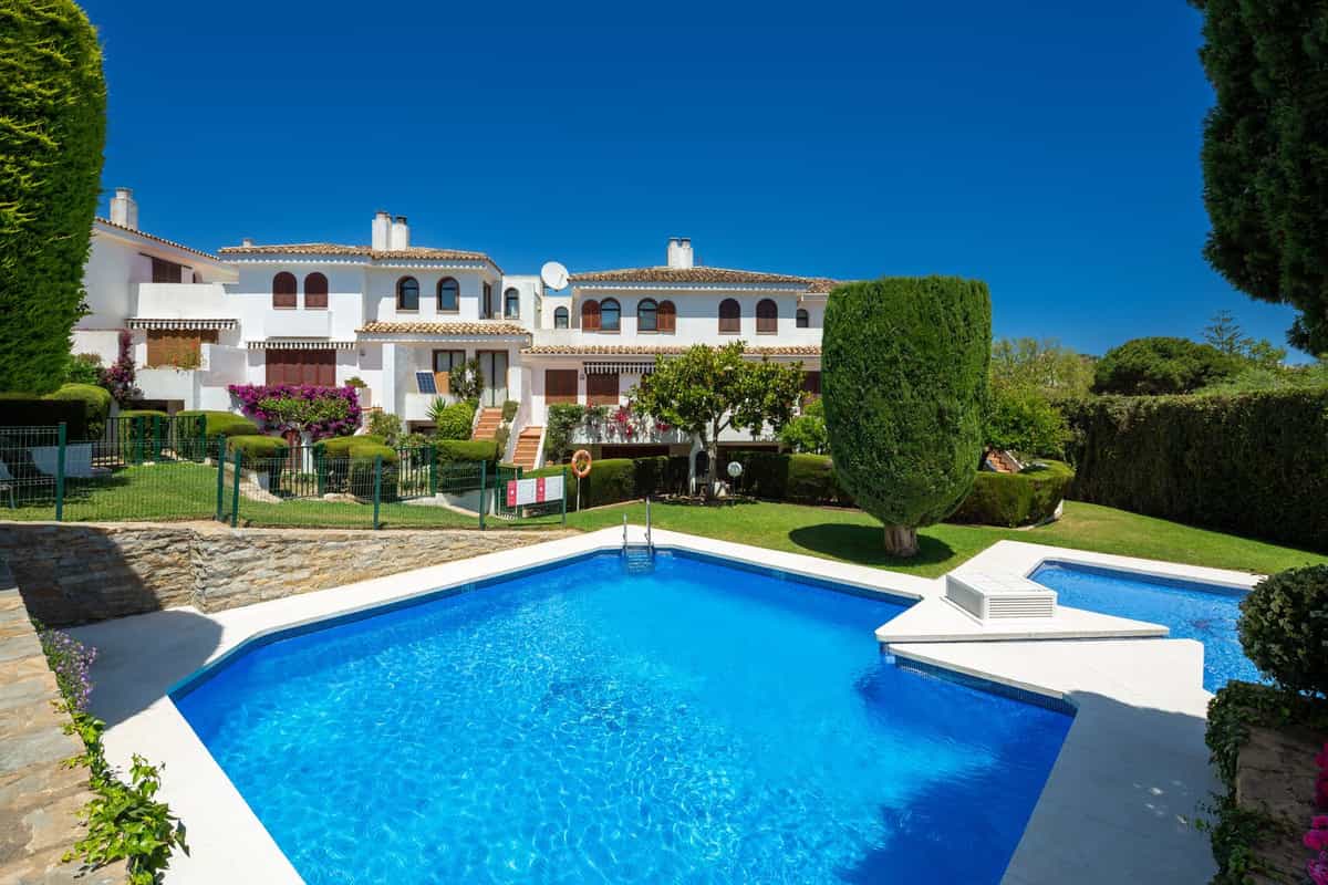 Casa nel Estepona, Andalusia 12200626