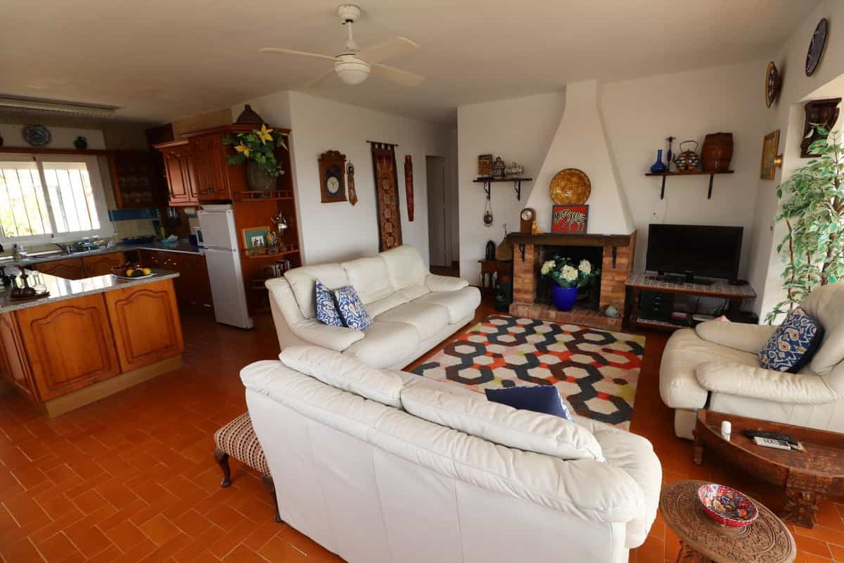 Casa nel Fuengirola, Andalusia 12200673