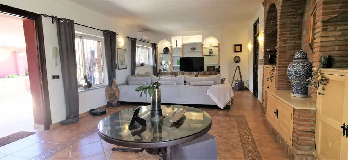 Casa nel Fuengirola, Andalusia 12200674