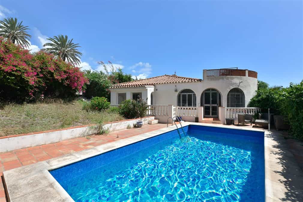 Casa nel Fuengirola, Andalusia 12200685