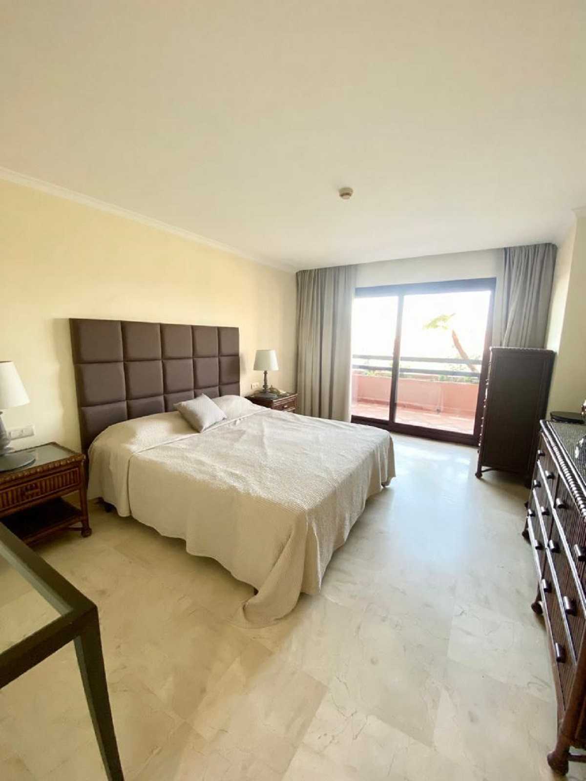 Condominium in Marbella, Andalucía 12200720