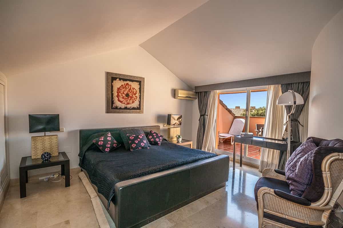 Condominium in Marbella, Andalusia 12200763