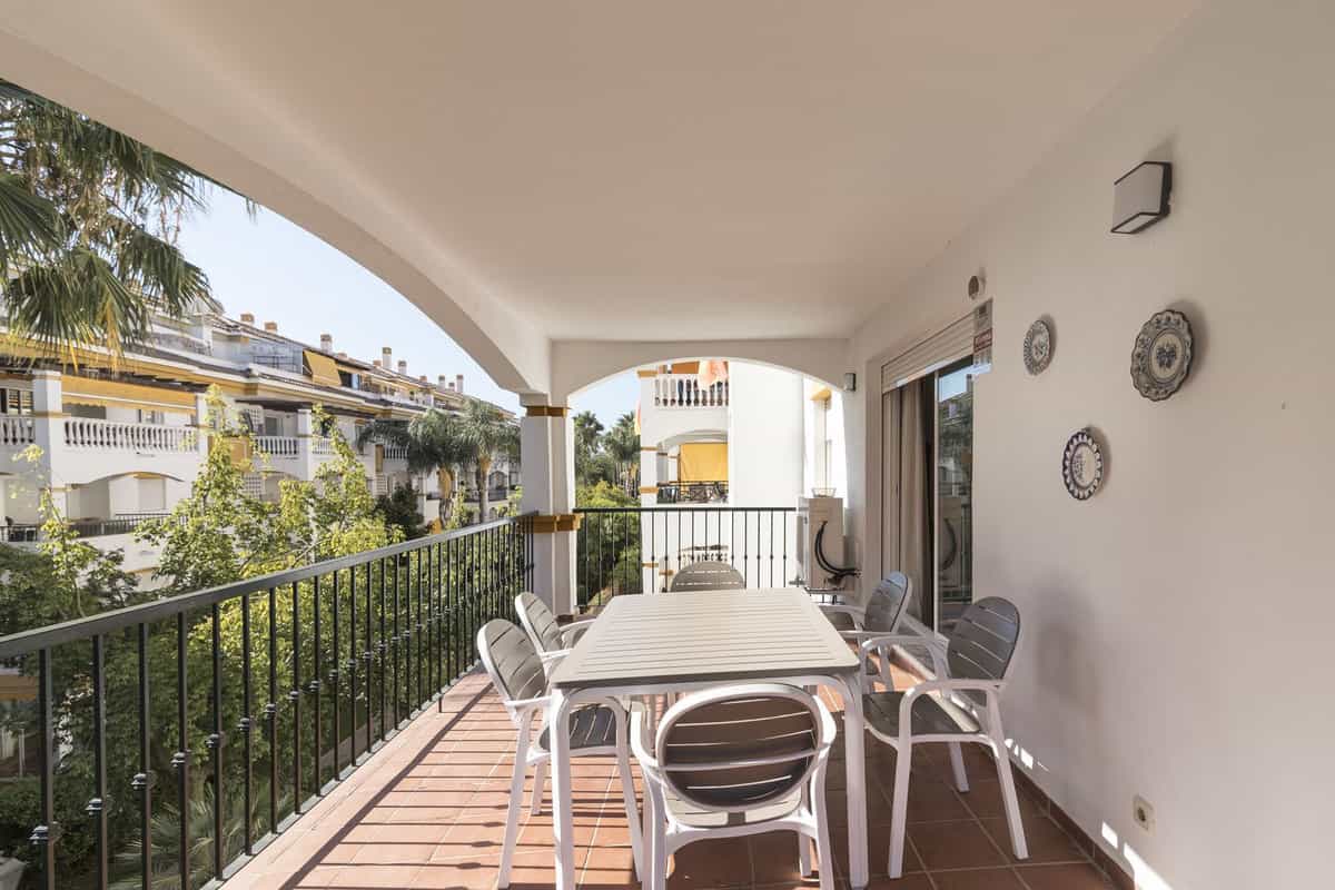 Condominium in Marbella, Andalucía 12201123