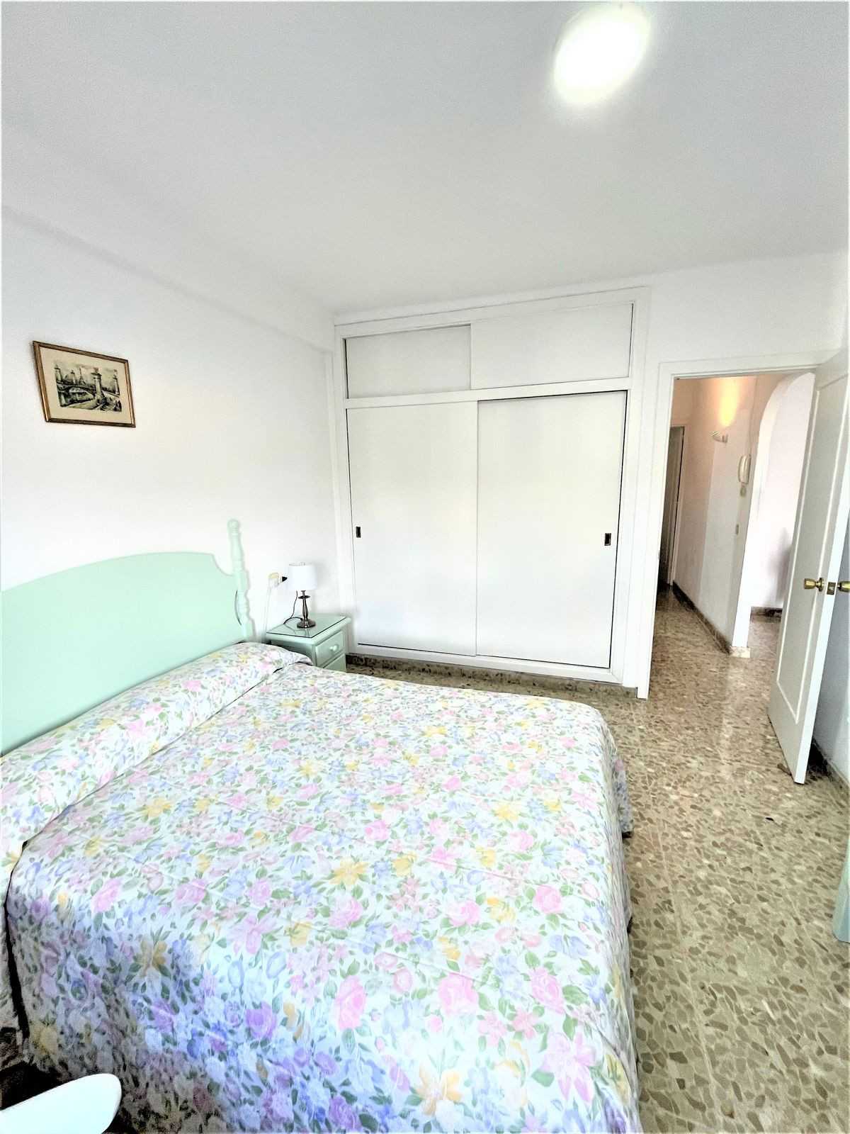 Квартира в Fuengirola, Andalusia 12201129