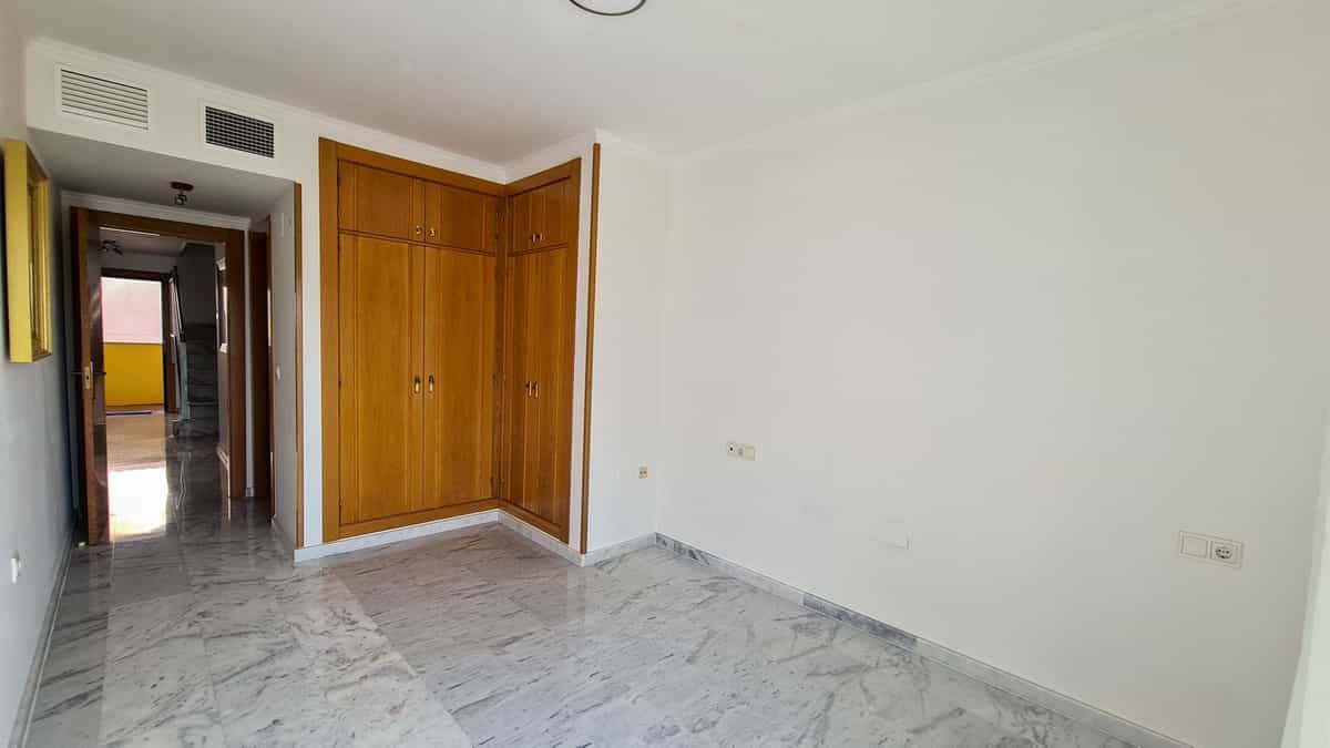 公寓 在 Benalmádena, Andalucía 12201194