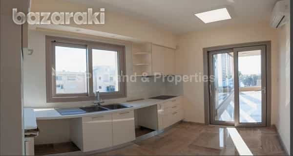 Condominium in Agios Tychon, Limassol 12201423