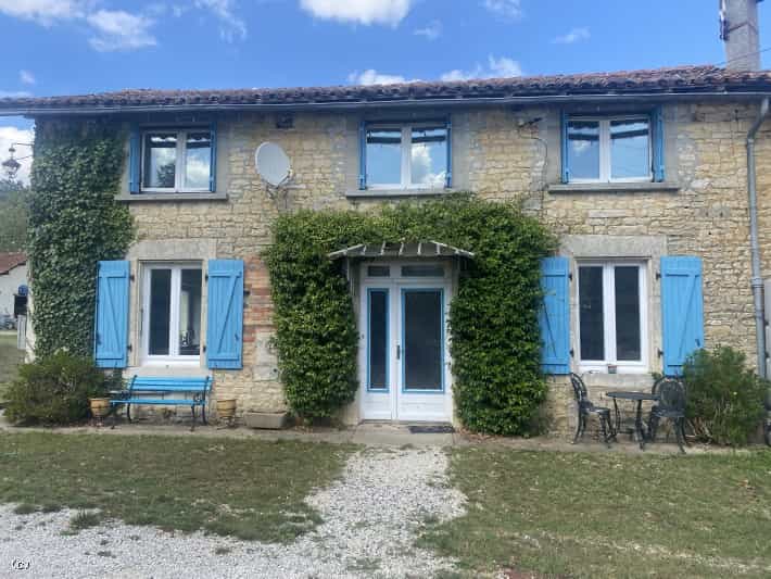 Hus i Champagne-Mouton, Nouvelle-Aquitaine 12201671