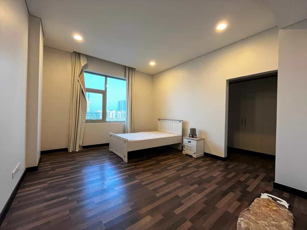 Condominium in Manamah, Road 4652 12202308