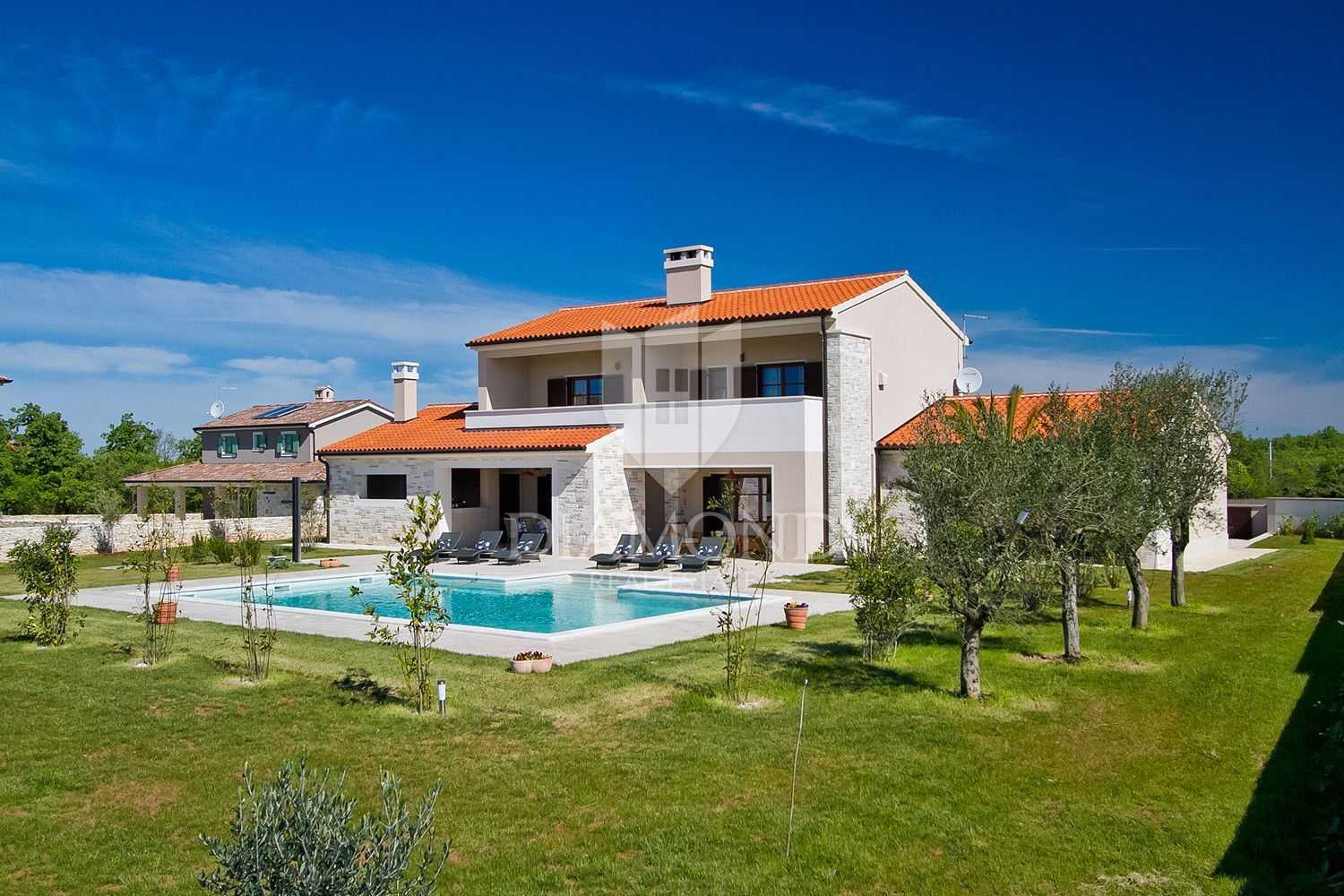بيت في Svetvinčenat, Istria County 12202776