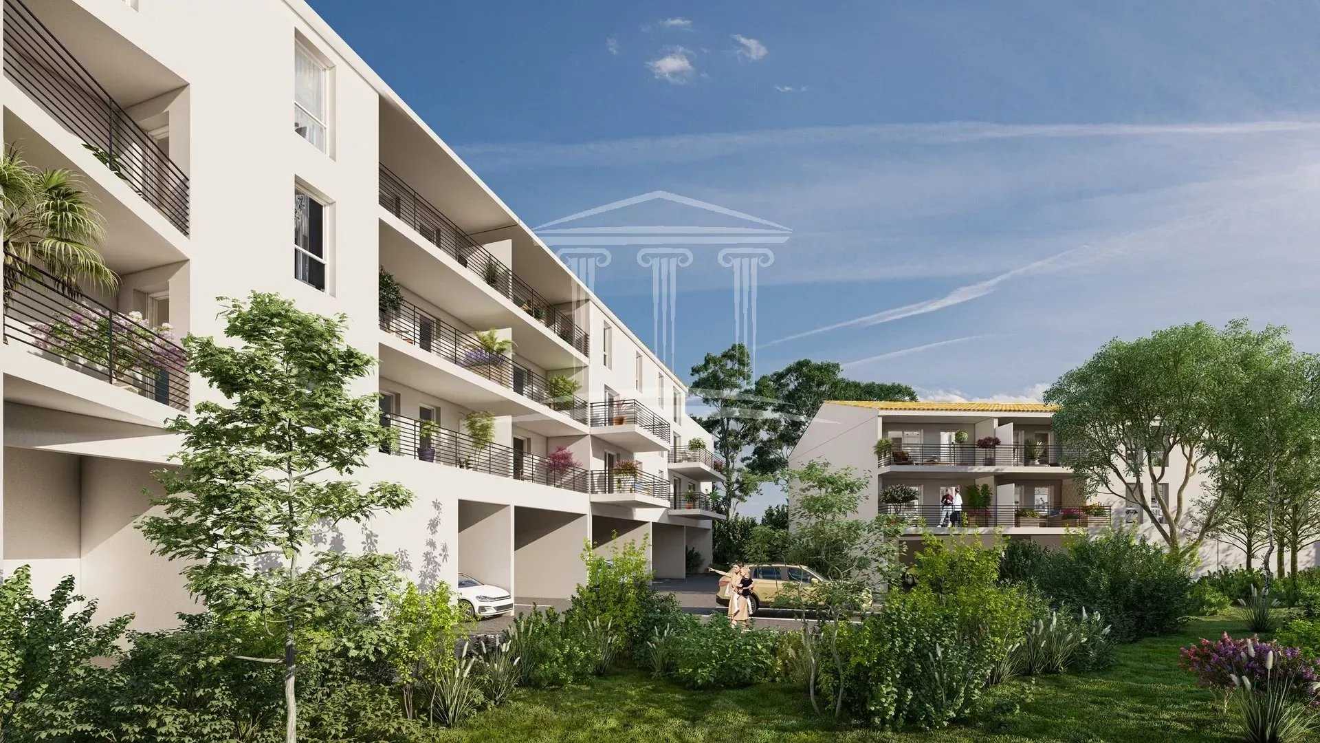 Condominium in Orange, Provence-Alpes-Cote d'Azur 12203397