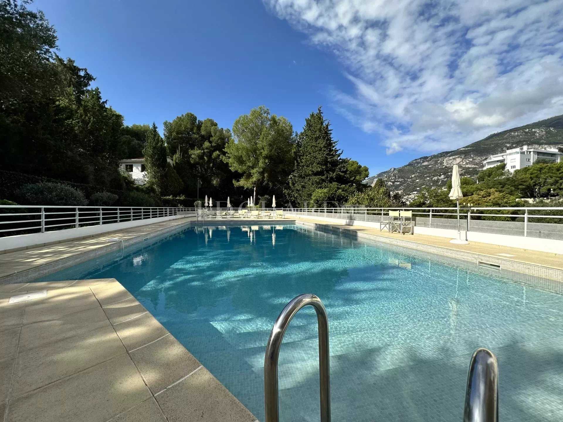 Eigentumswohnung im Cap Martin, Provence-Alpes-Côte d'Azur 12203410