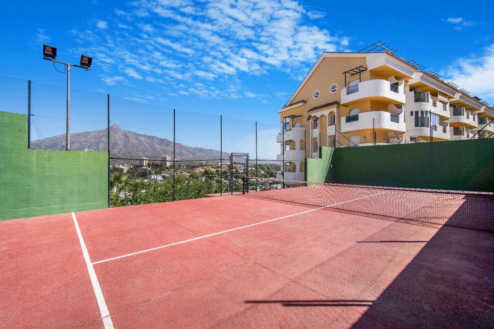 Condominium in Marbella, Andalucía 12203425