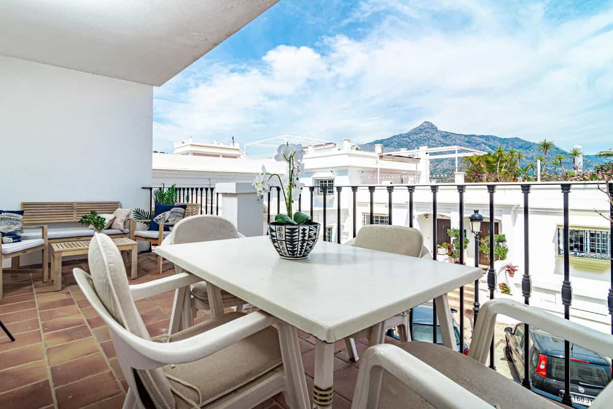 House in Marbella, Andalusia 12203427