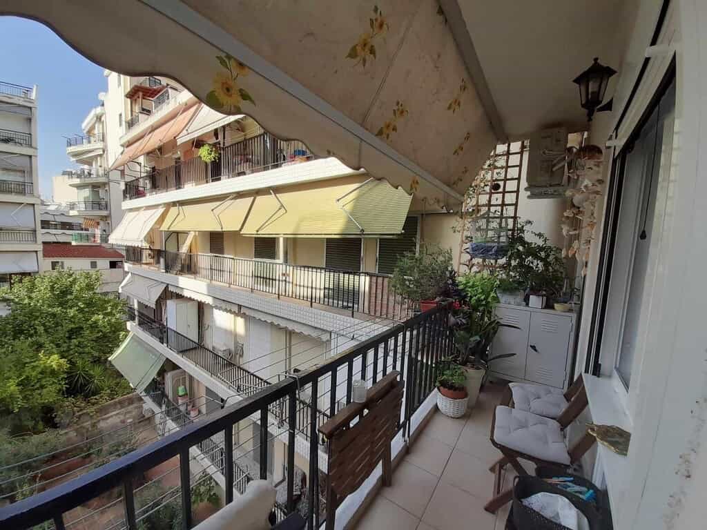 Condominium in Thessaloniki,  12203547