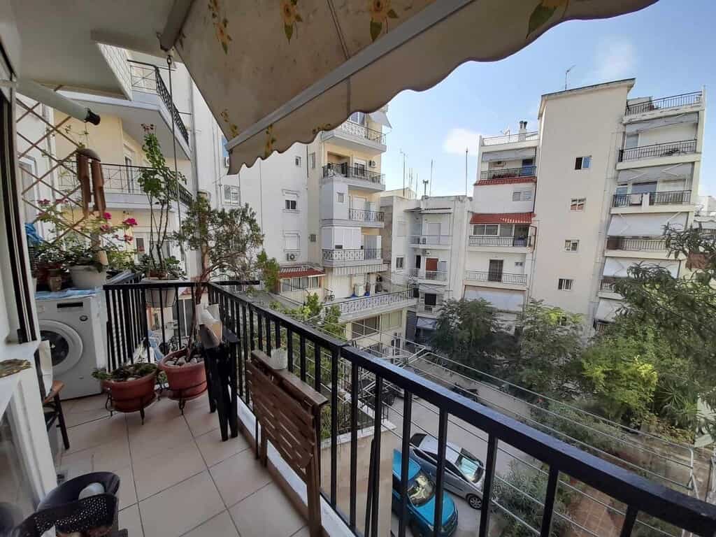 Condominium in Thessaloniki,  12203547
