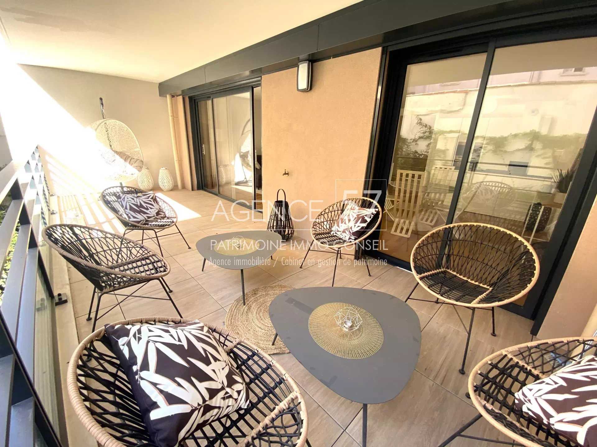 Condominium in Cannes, Provence-Alpes-Cote d'Azur 12203580