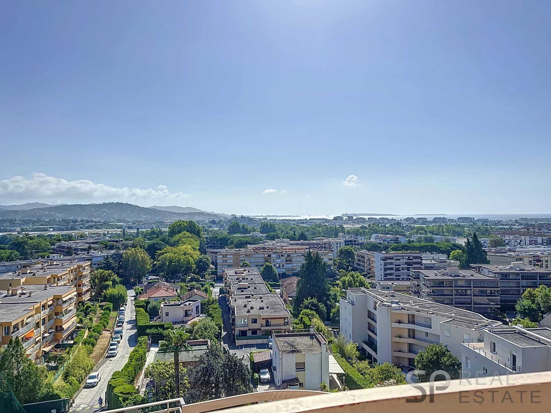 Condominium in Mandelieu-la-Napoule, Provence-Alpes-Cote d'Azur 12203585