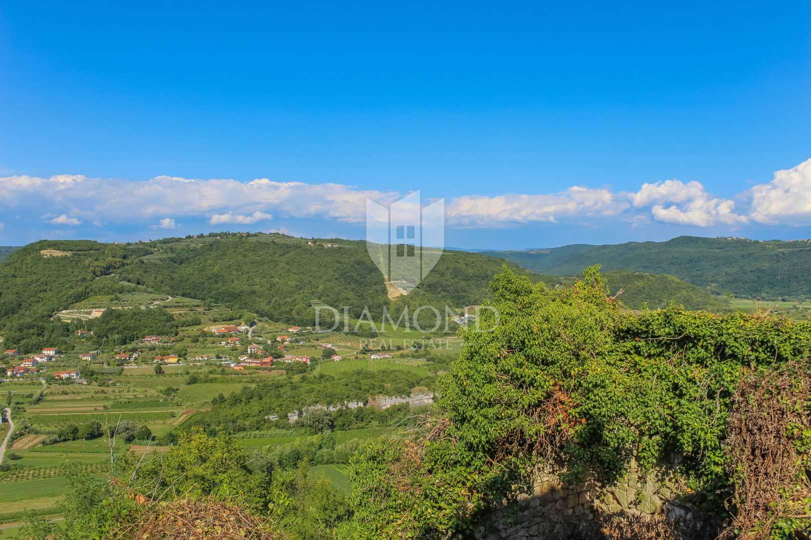 집 에 Buje, Istria County 12203689