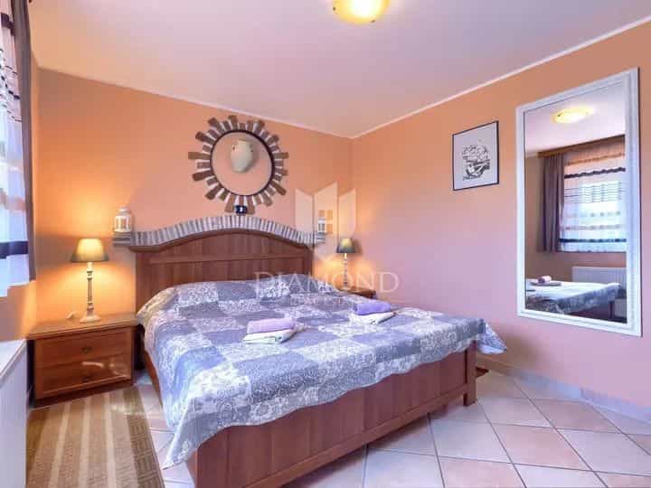Huis in Umag, Istria County 12203702