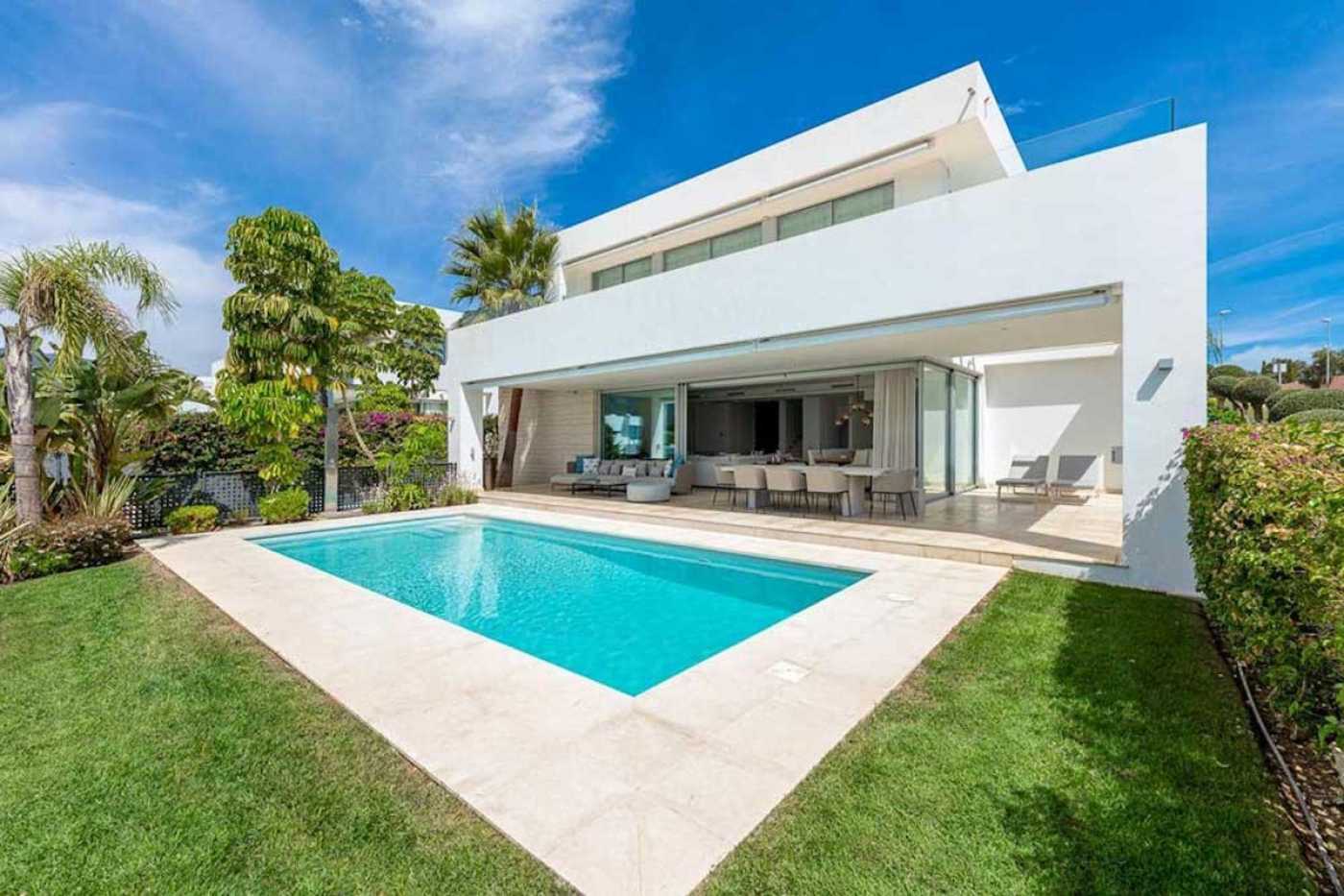House in Marbella, Andalusia 12203837