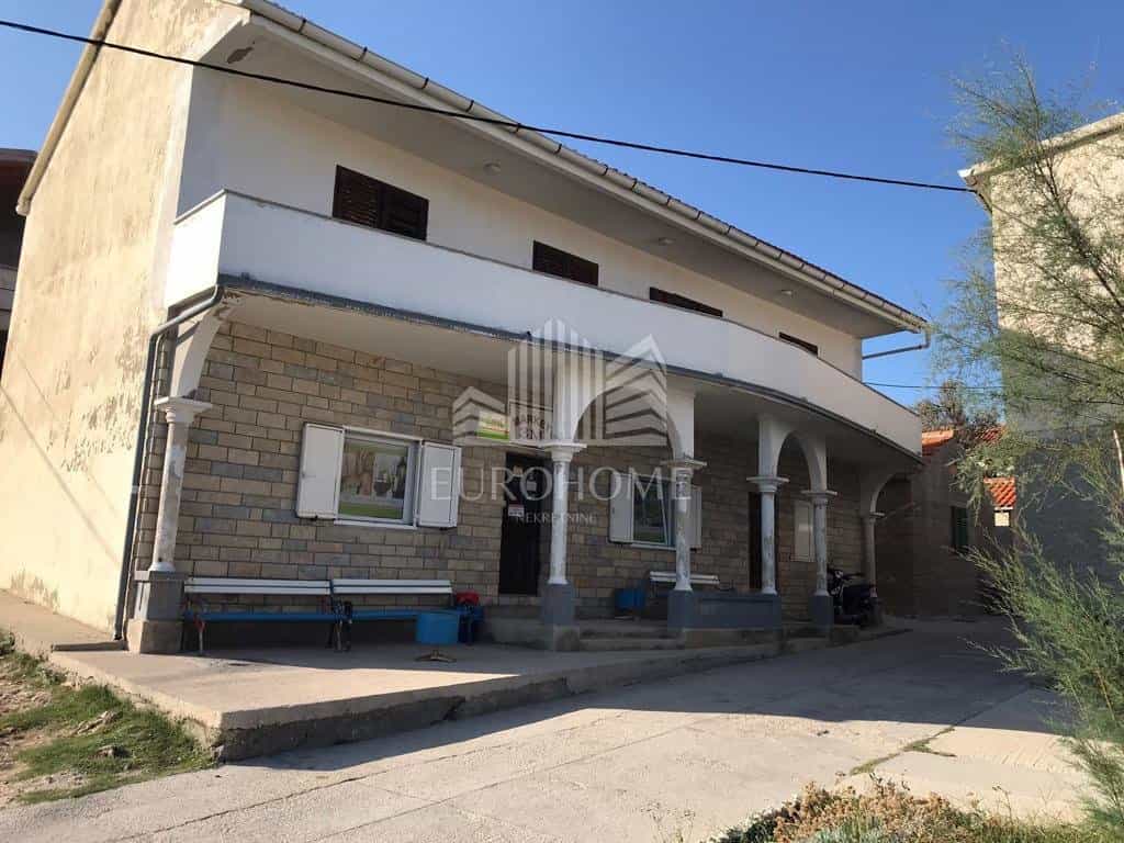 Hus i Pakostane, Zadarska Zupanija 12205096