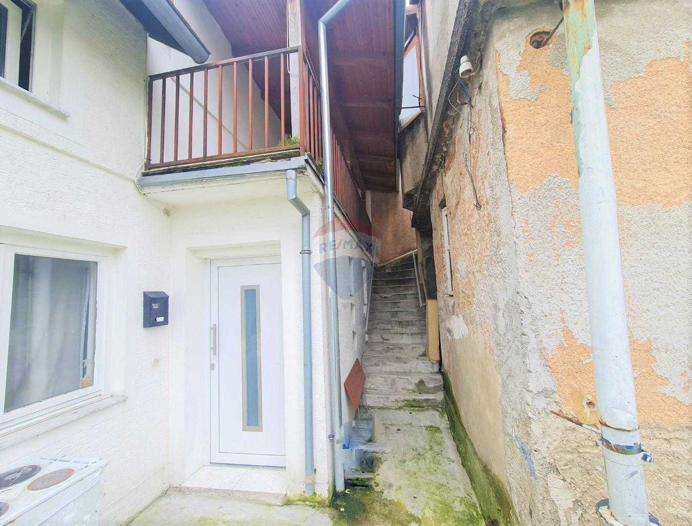 Hus i Bijenik, Zagreb, Grad 12205119