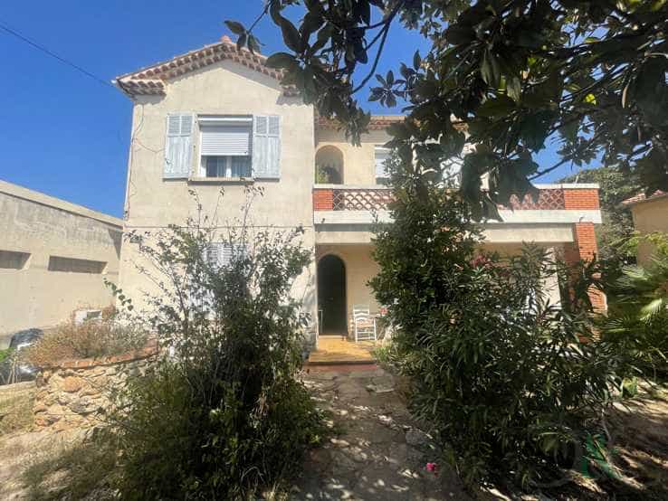 Будинок в Six-Fours-les-Plages, Provence-Alpes-Cote d'Azur 12206864